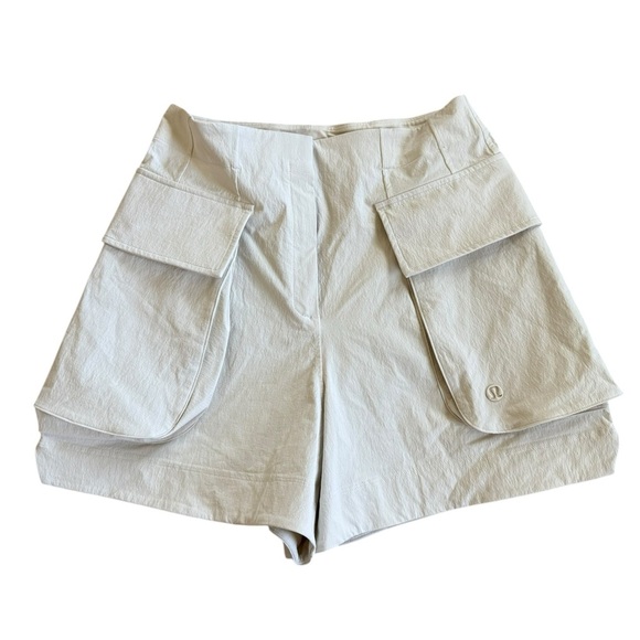 Lululemon Relaxed-Fit Super-High-Rise Cargo Short 4" in Bone - Picture 3 of 10